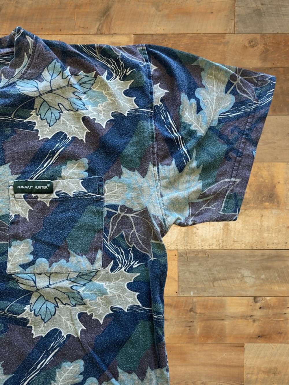 Camo Nunavut Hunter Leaf Pocket Tee Tagged Medium Nature Print Outdoor Y2K